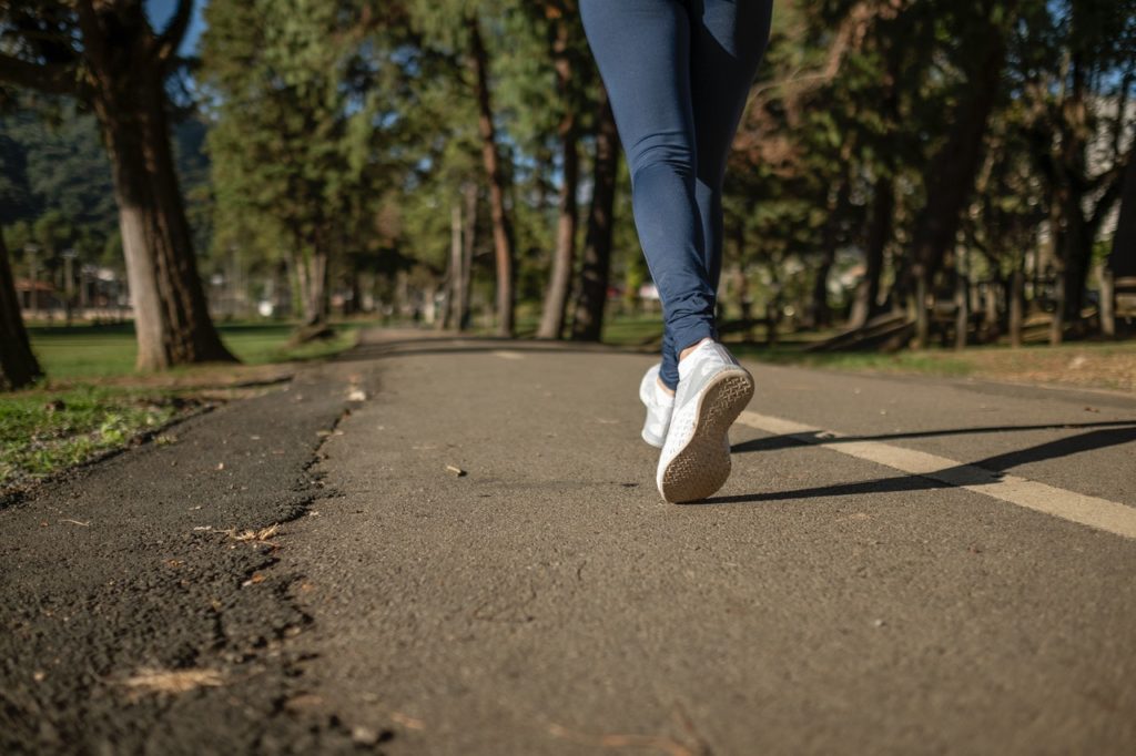 O que devo saber antes de fazer caminhada?