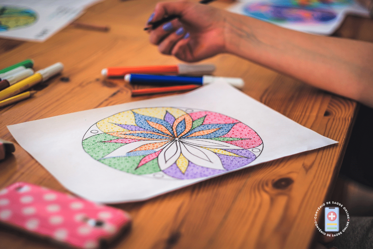 Como usar desenhos para colorir para aliviar o estresse